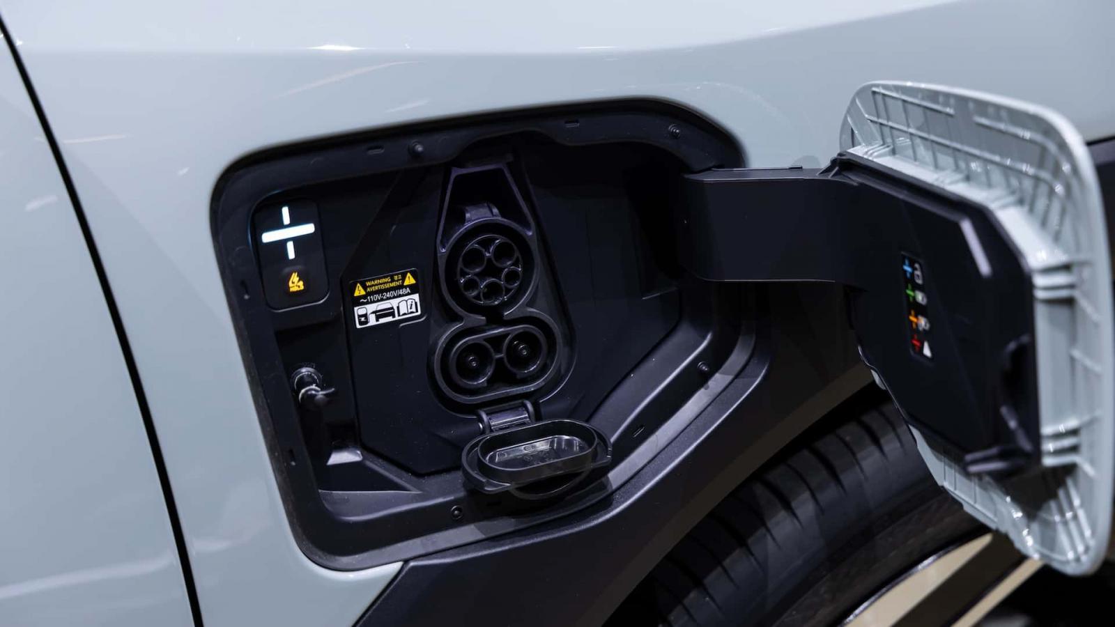 Το Kia EV4 έρχεται με 204 άλογα και αυτονομία έως 630 χλμ. 